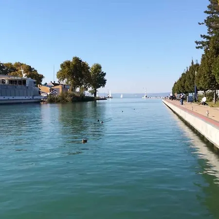In Balaton 38094 Siofok